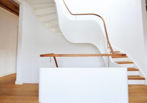 Treppenbau Diehl in Frankfurt. Wangentreppe mit bestechender Leichtigkeit-1