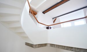 Treppenbau Diehl in Frankfurt. Wangentreppe mit bestechender Leichtigkeit-3