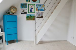 Gerade Treppe im Kinderzimmer Frankfurt-Treppenbau Diehl